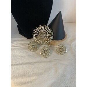 Vintage Sarah Coventry Country Daisy Gold Toned Brooch & 3 Earrings set Signed